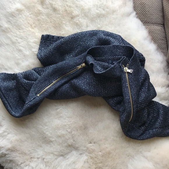 SOLD - Black and White Gap Dress Shirt - Picture 5 of 5